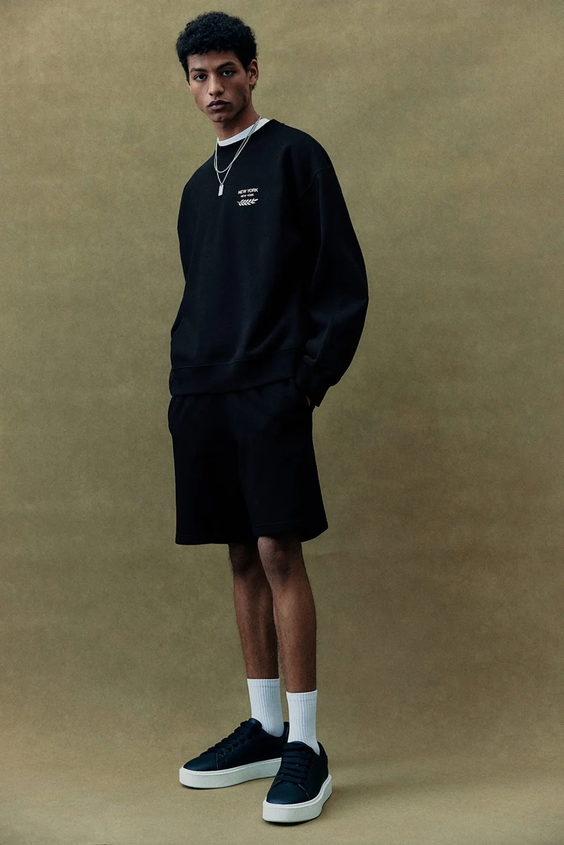 اتش اند ام سويت شيرت مطبوع بقصّة واسعة